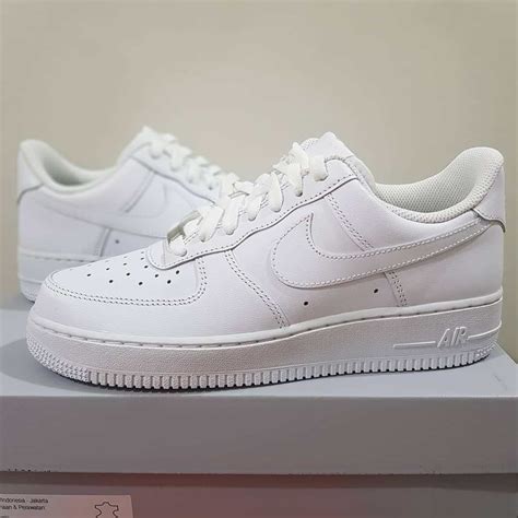 white Nike Air force shoes